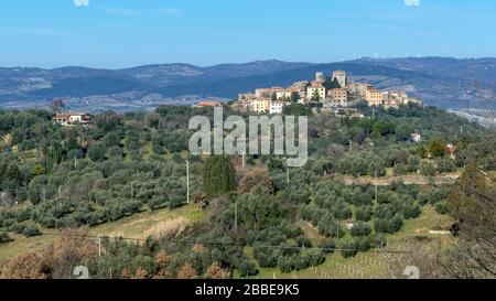 Wunderbarer Panoramablick auf das mittelalterliche Dorf Montemerano, Grosseto, Toskana, Italien Stockfoto