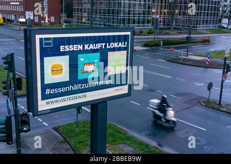 Appell der Stadt Essen, lokal zu kaufen, Essen klebt zusammen, Werbekampagne, LED-Roadside Screen, digitale Werbemonitore, Effekte von Stockfoto