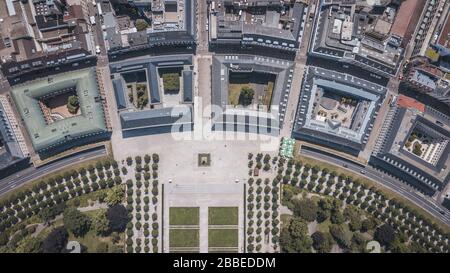 Luftbild Schlossplatz und Gebäude im Karlsruher Schloss. Stockfoto