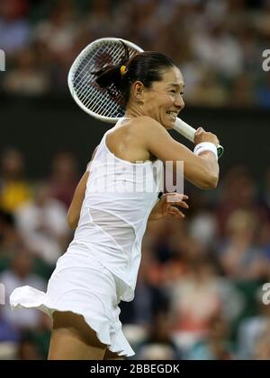 Japans Kimiko Date-Krumm im Einsatz gegen die USA Serena Williams Stockfoto