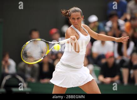 Italiens Roberta Vinci im Einsatz gegen Chinas Na Li am siebten Tag der Wimbledon Meisterschaften im All England Lawn Tennis and Croquet Club, Wimbledon. Stockfoto