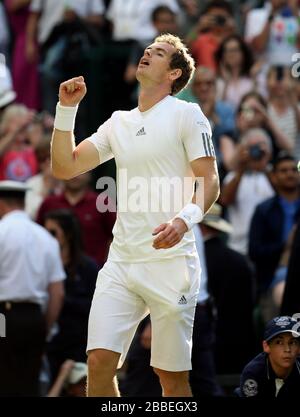 Großbritanniens Andy Murray feiert das schlagen gegen Russlands Michail Youzhny Stockfoto