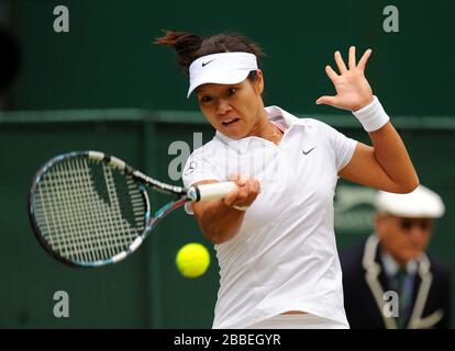 Chinas Na Li im Einsatz gegen die Polens Agnieszka Radwanska Stockfoto