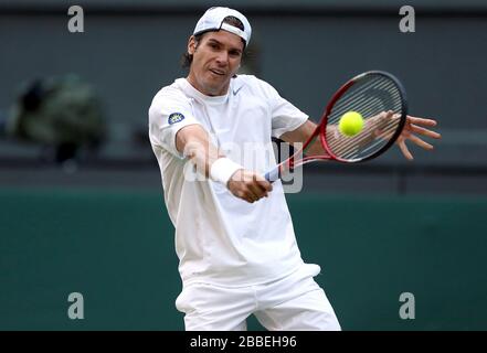 Deutschlands Tommy Haas im Einsatz gegen Serbiens Novak Djokovic Stockfoto