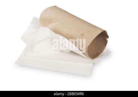 Studio schoss von einer leeren toilettenwalze, die vor einem weißen Hintergrund herausgeschnitten wurde Stockfoto