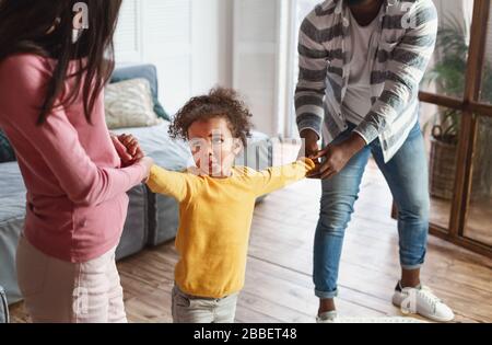 Familie geschieden und entscheidet, wer Kind bekommen wird Stockfoto