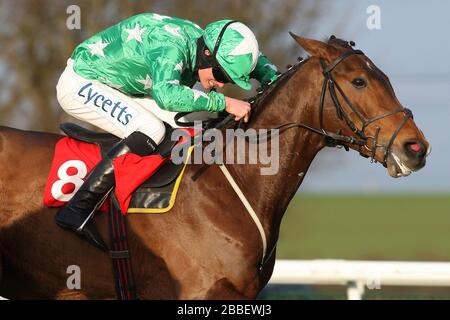 Tour des Champs von William Twiston-Davies im Einsatz während der Pertemps Handicap Hürde (Series Qualifier) Stockfoto