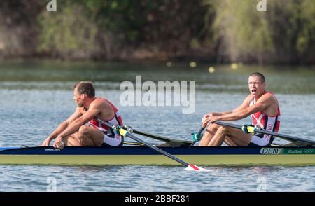 Rio de Janeiro. BRASILIEN. DEN LM2X. Mads RASMUSSEN und Rasmus QUIST, 2016 Olympic Rowing Regatta. Lagoa Stadium, Copacabana, "Olympische Sommerspiele" Rodrigo de Freitas Lagune, Lagoa. Lokale Zeit 09:27:22 Donnerstag 08.11.2016 [obligatorische Gutschrift; Peter SPURRIER/Intersport Bilder] Stockfoto