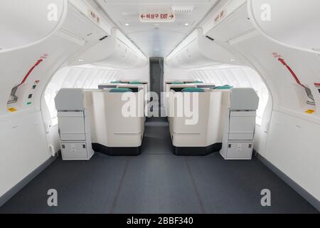 Prestige Suites, die Business-Klasse von Korean Air an Bord der modernen Boeing 747 im Oberdeck. Passagierflugzeug mit APEX-Suiten. Stockfoto