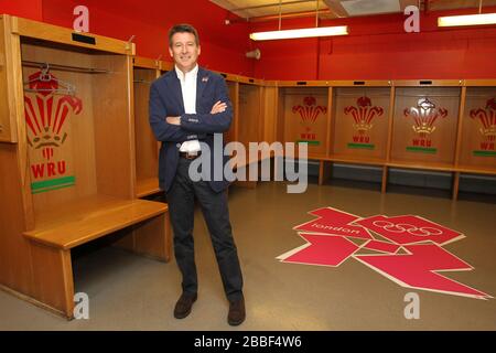 Lord Sebastian Coe posiert in der Hauskleidekabine. Lord Coe macht einen überraschenden Besuch im Millenium Stadum kurz vor Beginn der London 2 Stockfoto