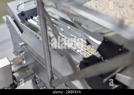 Pille, die Antivirus Virus-Maschine Masse produziert Cover-19 Corona Stockfoto