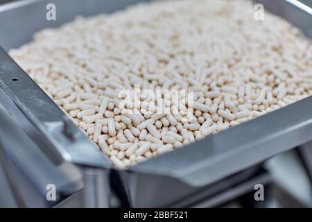 Pille, die Antivirus Virus-Maschine Masse produziert Cover-19 Corona Stockfoto