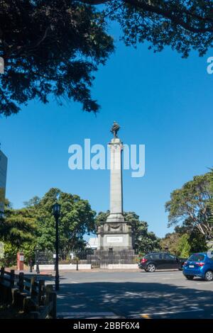 Wellington ist die Hauptstadt Neuseelands. Die Säule am Friedhof Bolton Street erinnert an Richard Seddon Stockfoto