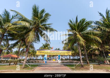 Da Nang, Vietnam. März 2020. Die beliebten Strände von da Nang wurden gesperrt, um die Verbreitung des COVID-19-Virus zu verhindern. (Foto: Gonzales Foto - Michael Hornbogen). Stockfoto