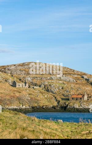 Verlassenes Gebäude mit verrostetem Dach auf Manish, Insel Harris, Outer Hebrides, Schottland, Großbritannien Stockfoto