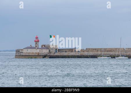 Luftansicht von Segelbooten, Schiffen und Yachten im Hafen von Dun Laoghaire, Irland Stockfoto