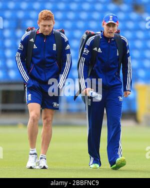 Englands Jonny Bairstow (links) und Joe Root während der Nets-Sitzung in Headingley Stockfoto