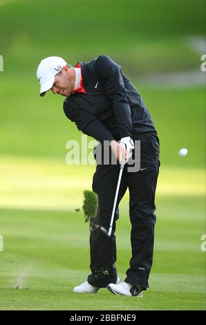 Englands Paul Casey am Tag eins der BMW PGA Championship 2013 im Wentworth Golf Club im Einsatz. Stockfoto