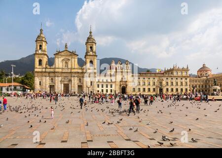 Bogota, Kolumbien - 20. FEBRUAR 2020: Bogota-Kathedrale im Viertel La Candelaria, dem historischen und kulturellen Zentrum der Stadt. Der Bui Stockfoto