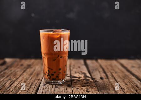 Hausgemachter Milchbläsertee mit Tapioca-Perlen. Stockfoto