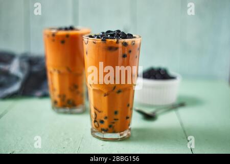 Hausgemachter Milchbläsertee mit Tapioca-Perlen. Stockfoto