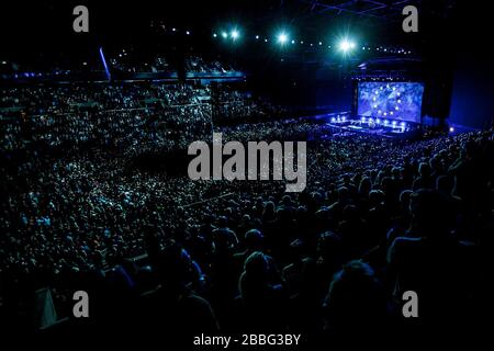 Kopenhagen, Dänemark. September 2018. Die irische Rockband U2 führt ein Live-Konzert in der Royal Arena in Kopenhagen durch. (Foto: Gonzales Foto - lasse Lagoni). Stockfoto