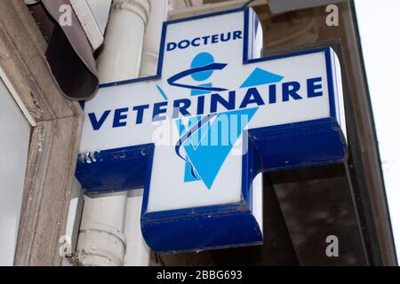 Bordeaux, Aquitanien/Frankreich - 03 15 2020: Veterinärmedizinisches Logo auf dem Ladengebäude in Frankreich Stockfoto