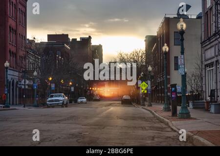 Syracuse, New York, USA. März 2020. Blick auf das historische Armory Square Viertel im Stadtzentrum von Syracuse, NY bei Sonnenaufgang Stockfoto