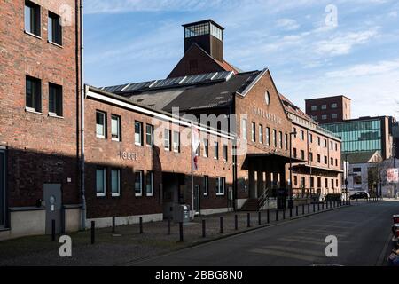 Hafenforum in einem ehemaligen Lagerhaus im Innenhafen von Duisburg, das von Restaurants und der IGBCE union genutzt wird Stockfoto