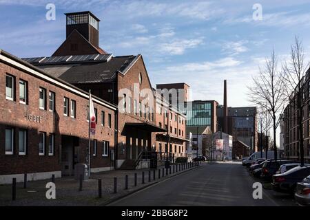 Hafenforum in einem ehemaligen Lagerhaus im Innenhafen von Duisburg, das von Restaurants und der IGBCE union genutzt wird Stockfoto
