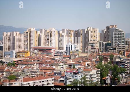 Bursa ist eine der größten Städte in der Türkei, leider ist Stadtplanung und Architektur schrecklich. Es gibt nicht genügend Grünflächen in der Stadt. Stockfoto