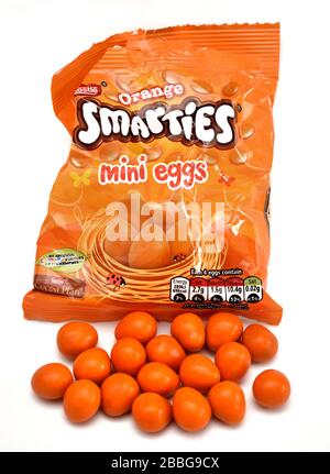 Smarties Mini-Eier, orangefarbenes Aroma, Retail-Tasche, Verpackung Stockfoto