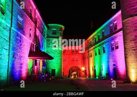 Burg Veste Kronach, beleuchtet bei der jährlichen Veranstaltung Kronach glänzt, Oberfranken, Deutschland / Burg Veste Kronach, erleuchtet bei der jährlichen ve Stockfoto