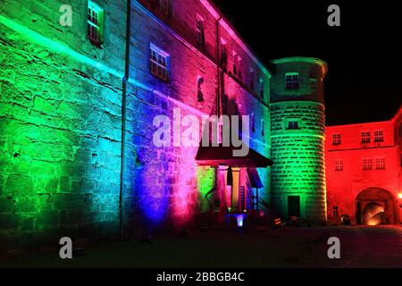 Burg Veste Kronach, beleuchtet bei der jährlichen Veranstaltung Kronach glänzt, Oberfranken, Deutschland / Burg Veste Kronach, erleuchtet bei der jährlichen ve Stockfoto