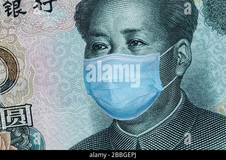 10 Yuan-Banknote mit Mao Zedong in einer medizinischen Maske Stockfoto