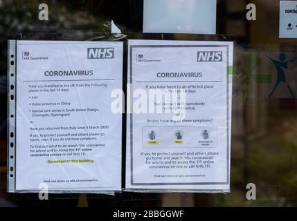 Schild für das Fenster "Apothekenladen" für Coronavirus, Covid 19 Outbreak, Northwich, Cheshire, England, Großbritannien Stockfoto