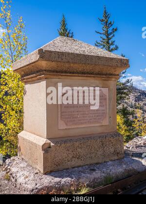 Garfield Memorial über der Toltec Gorge, der Cumbres & Toltec Scenic Railroad zwischen Chama, New Mexico und Antonito, Colorado. Stockfoto