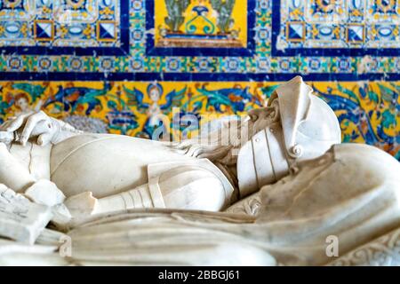 Grabplastiken im Mausoleum der Familie Ribera, andalusisches Museum für zeitgenössische Kunst und ehemaliges Kloster Santa Maria de las Cuevas, Sevilla, Spanien Stockfoto