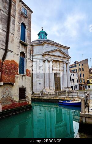 La Maddalena (ital.: Santa Maria Maddalena in Cannaregio, meist einfach als La Maddalena bezeichnet) ist eine Kirche in Venedig, Italien, im Sestiere Stockfoto