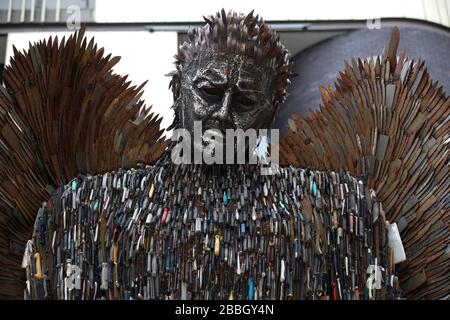 Die in Telford ausgestellte Skulptur "Knife Angel", während Großbritannien weiterhin in Lockdown fährt, um die Ausbreitung des Coronavirus einzudämmen. Stockfoto
