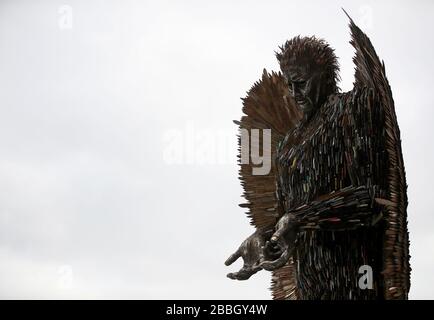 Die in Telford ausgestellte Skulptur "Knife Angel", während Großbritannien weiterhin in Lockdown fährt, um die Ausbreitung des Coronavirus einzudämmen. Stockfoto