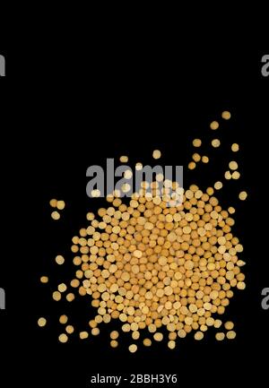 Getrocknetes Gelb gespaltene Erbsen auf dunklem Hintergrund. Stockfoto