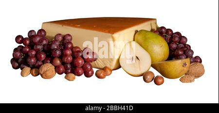 Fontalkäse mit Nüssen und Obst Stockfoto
