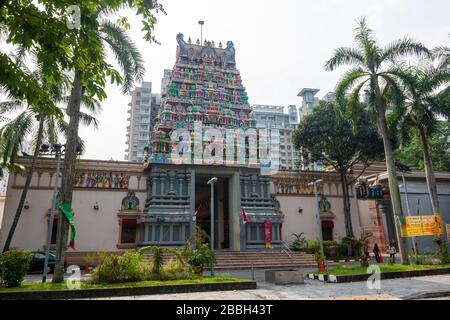 Der Gopuram (Eingangsturm) des Sri Mariamman Tempels, Hindutempel., South Bridge Rd, Singapur Stockfoto