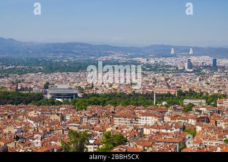 Bursa ist eine der größten Städte in der Türkei, leider ist Stadtplanung und Architektur schrecklich. Es gibt nicht genügend Grünflächen in der Stadt. Stockfoto