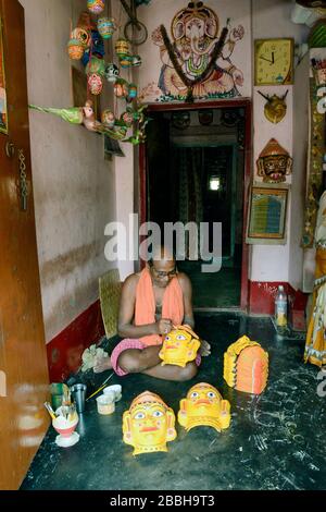 Traditionelle Maskenherstellung im raghurajpur Künstlerdorf odisha india Stockfoto