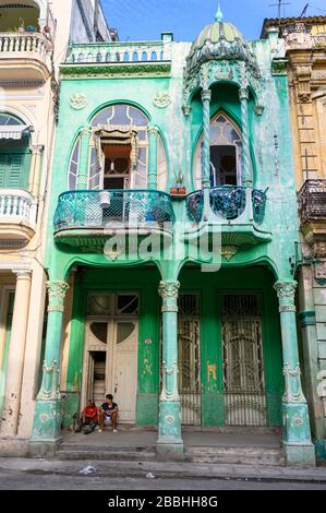 Jugendstilhaus an der Cardenas-Straße, Havanna Vieja, Kuba Stockfoto
