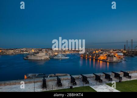 Malta, La Valletta, Blick von den Upper Barrakka Gardens über die drei Städte Stockfoto