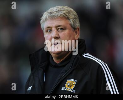 Hull City Manager Steve Bruce vor dem Spiel gegen Wolverhampton Wanderers Stockfoto