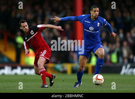 Curtis Davies (rechts) von Birmingham City nimmt den Ball vom Sam Baldock von Bristol City ab Stockfoto